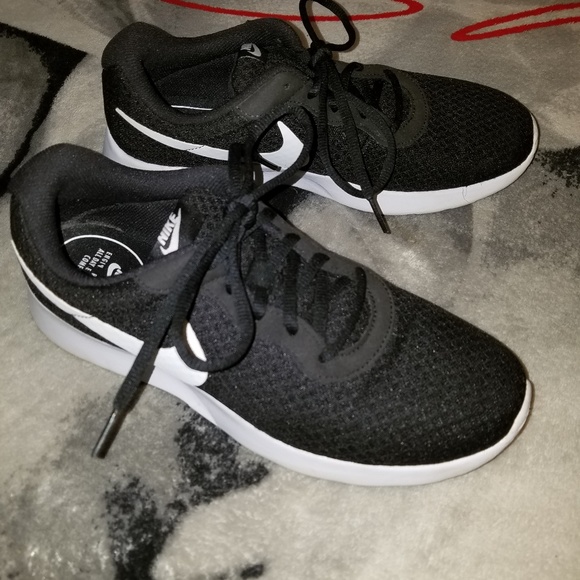 Nike Shoes - NIKE SNEAKERS